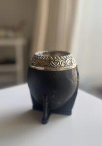 Torpedo Imperial calabaza forrado en cuero negro.